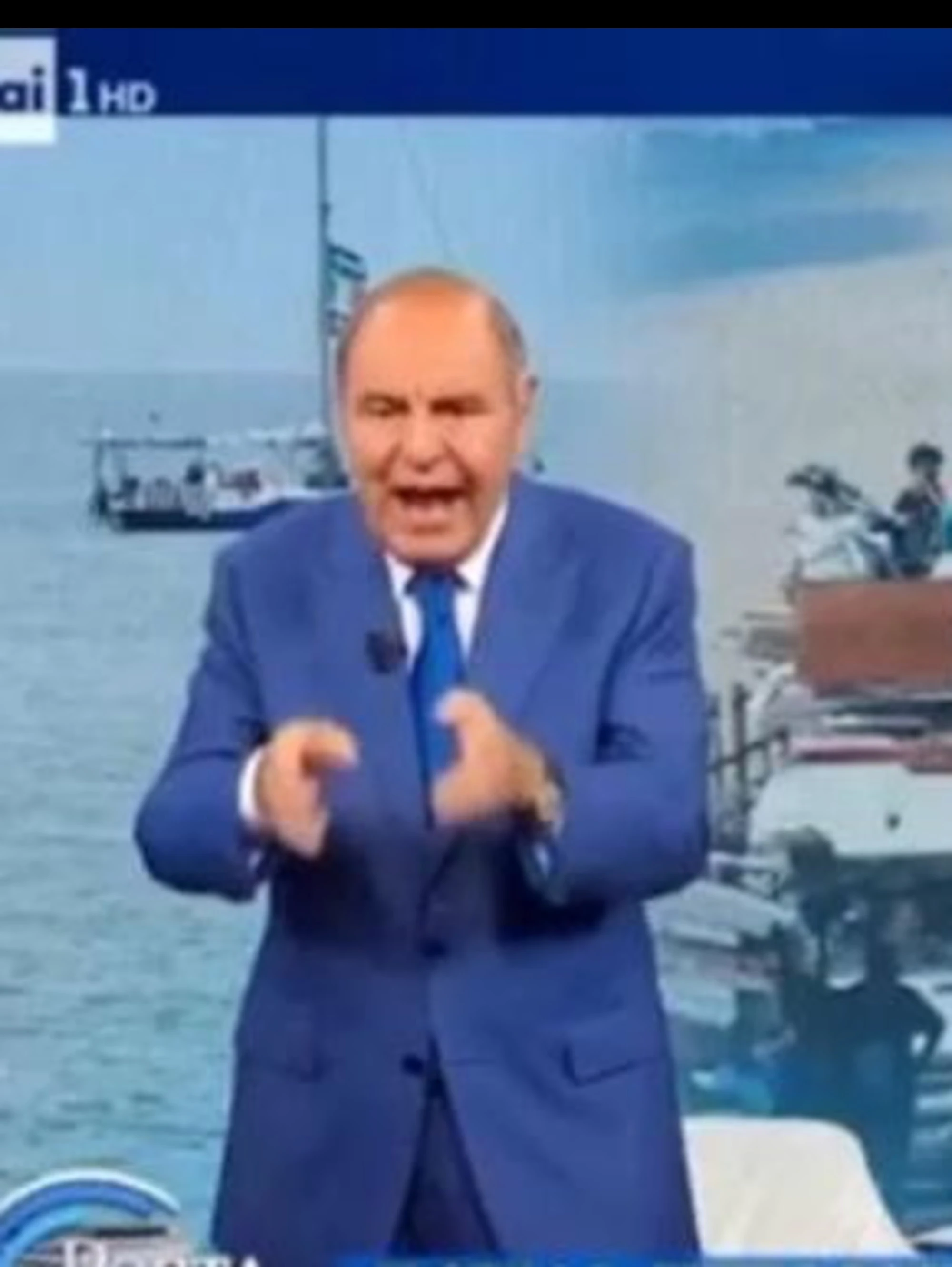 "Bruno Vespa infame": frase choc in ascensore, scatta la denuncia