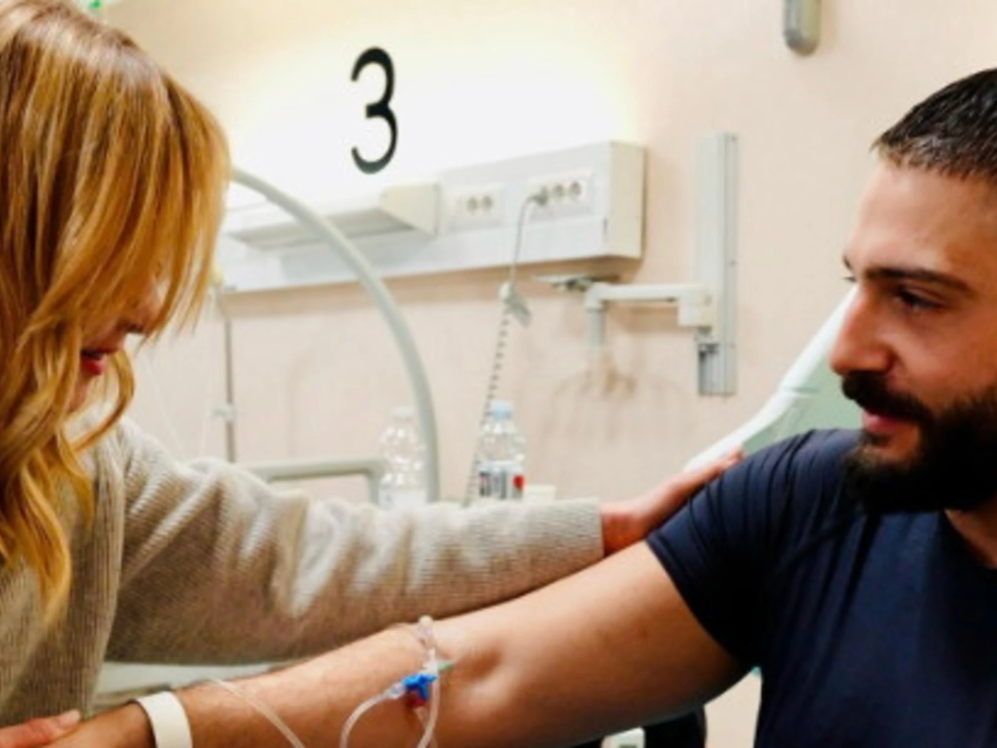 Giorgia Meloni visita Alessandro Calista: "Un tentato omicidio". Poi la bordata alla magistratura