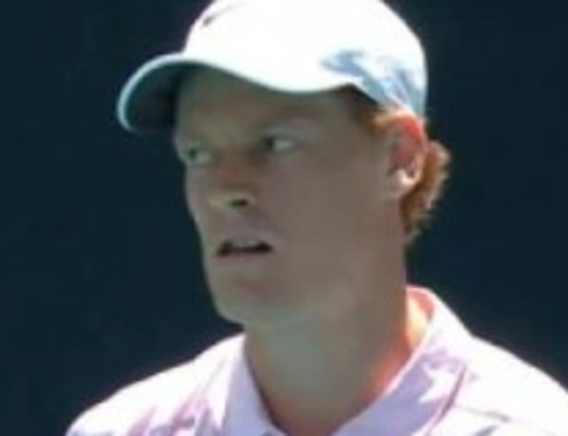 Sinner, la ragnatela e la faccia cattiva dopo il punto choc contro Tiafoe: tutto torna