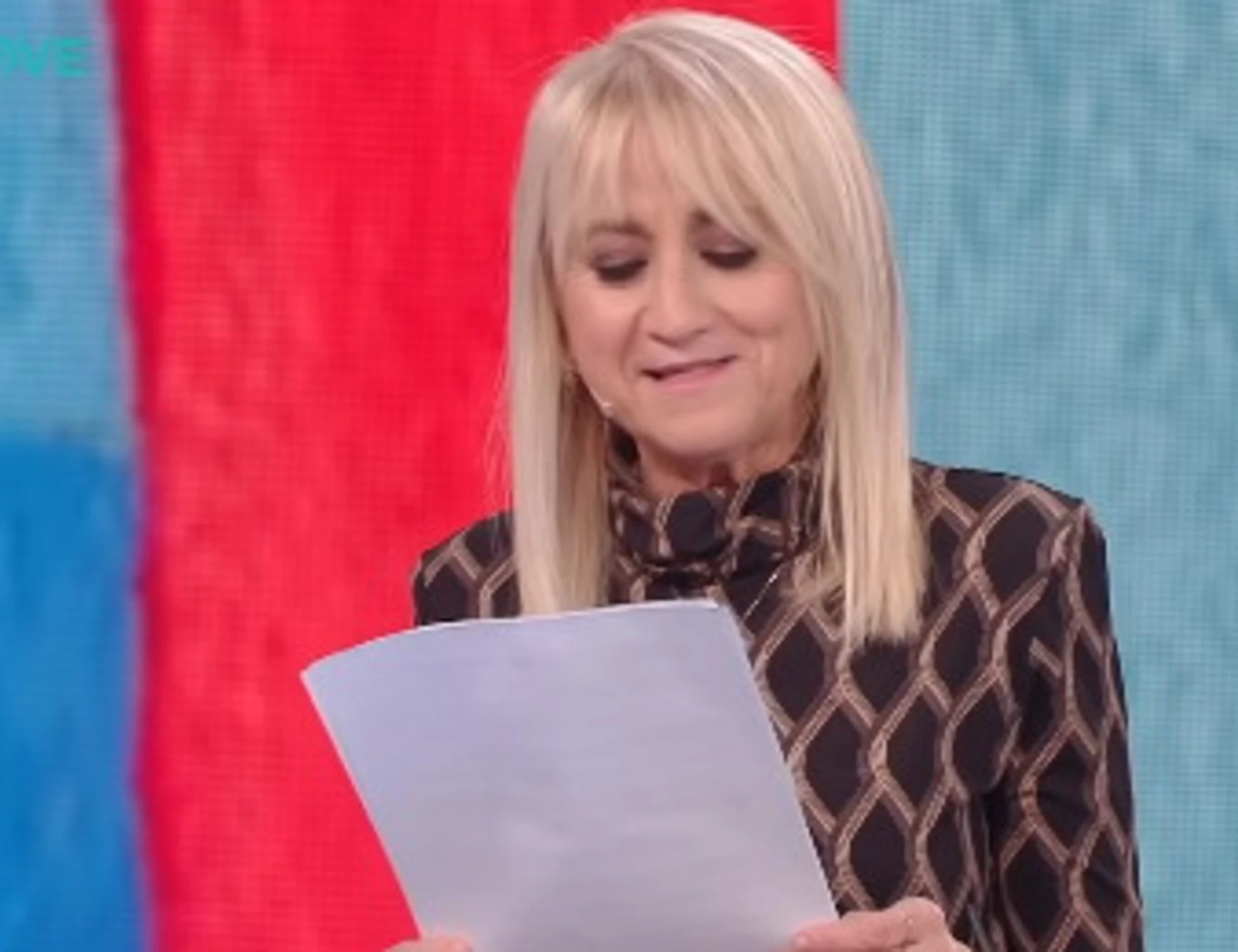 Luciana Littizzetto "scrive" a Mattarella e insulta Meloni: "Ti arriva all'ombelico"