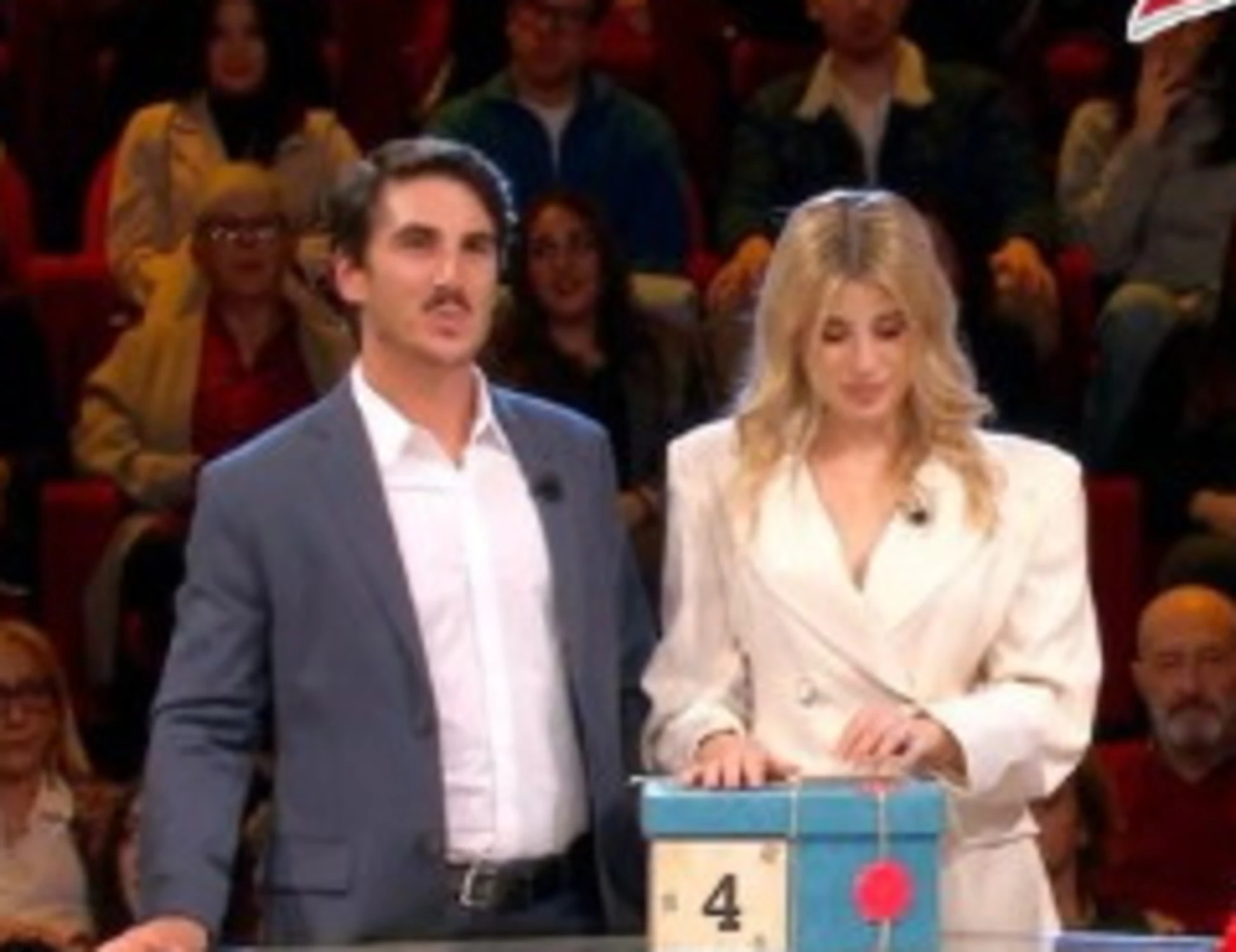 Affari tuoi, "stato strozzino": bufera su Sofia sui titoli di coda