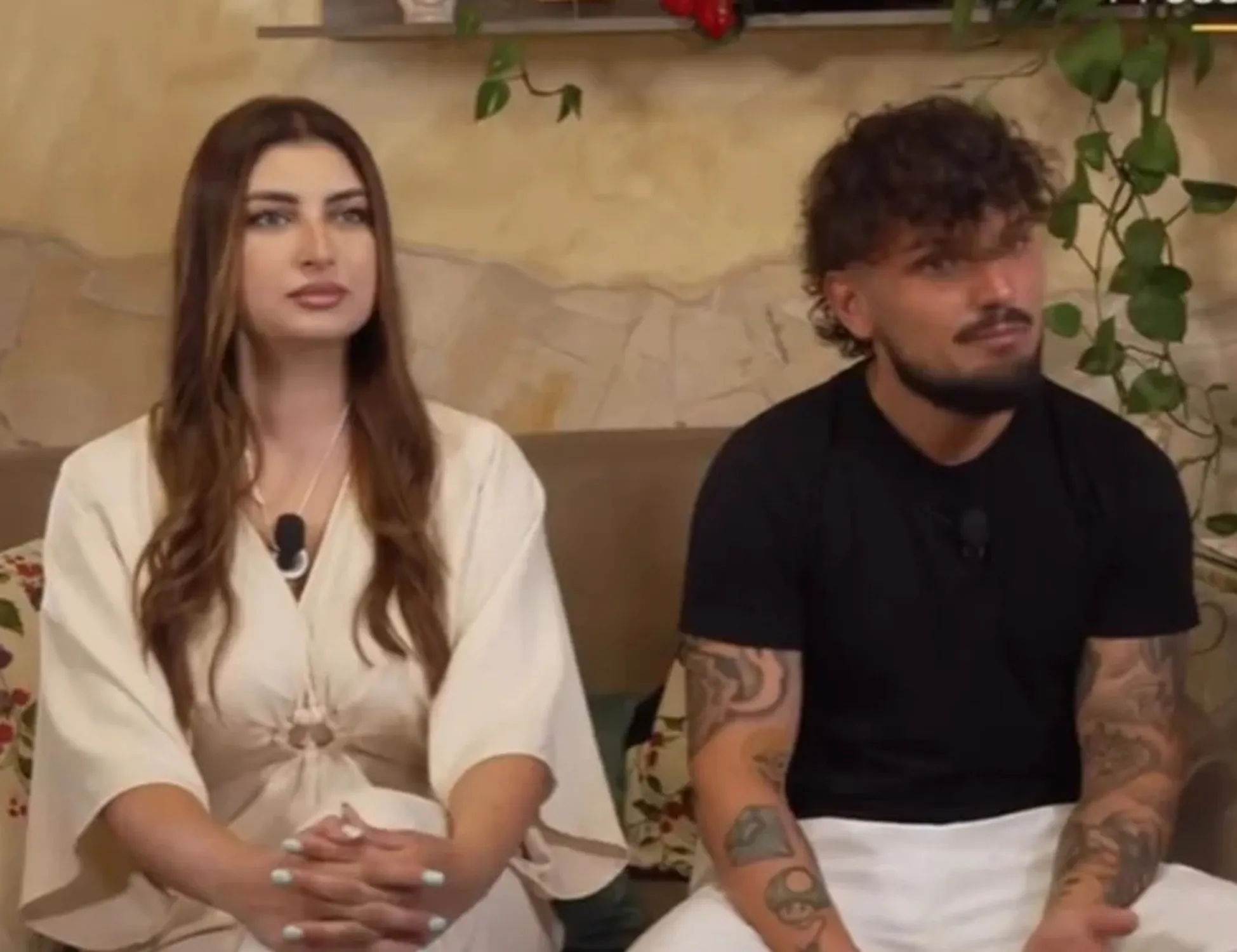 Leggi l'articolo: La "cecchina del materasso": sesso e corna, Sabrina umilia Gabriele davanti a tutti