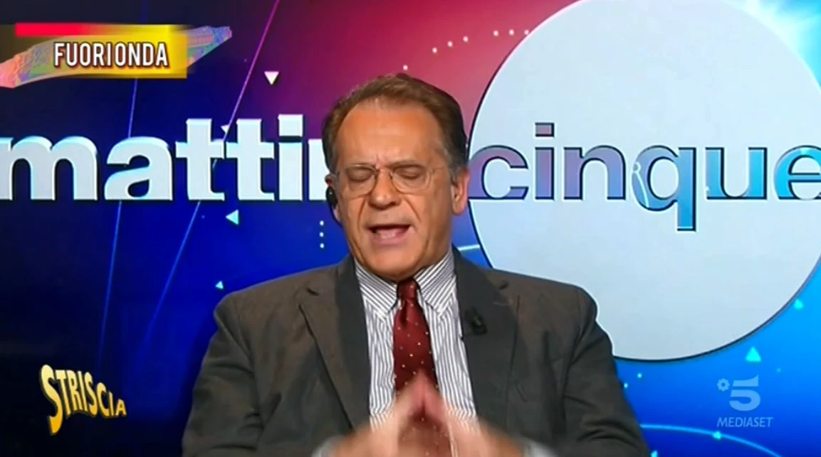 Striscia la Notizia, brutale fuorionda di Cecchi Paone dalla Panicucci: "Ca***, porca pu***, cambia mestiere"