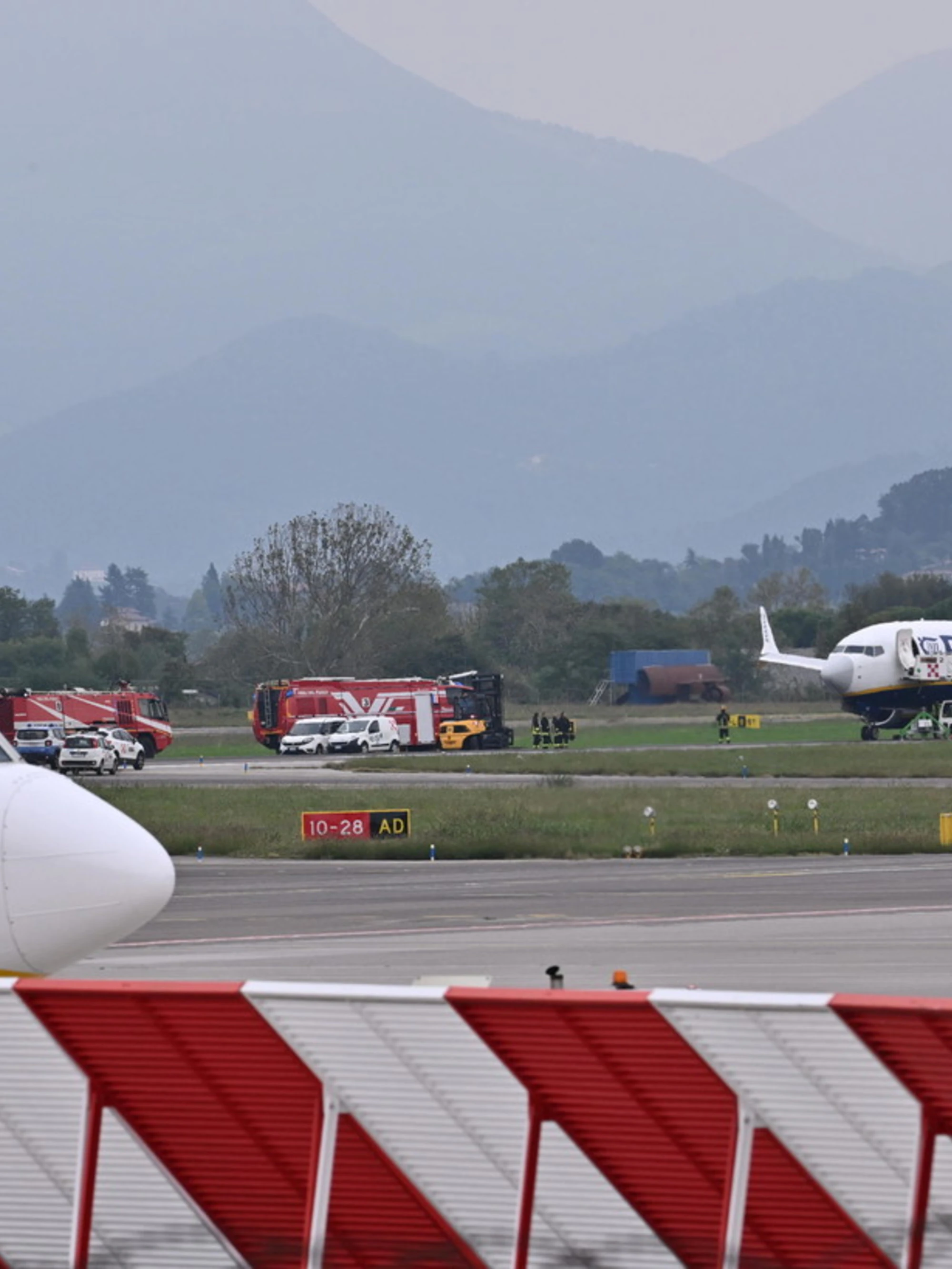 Bergamo, muore risucchiato dal motore di un aereo: voli tutti fermi