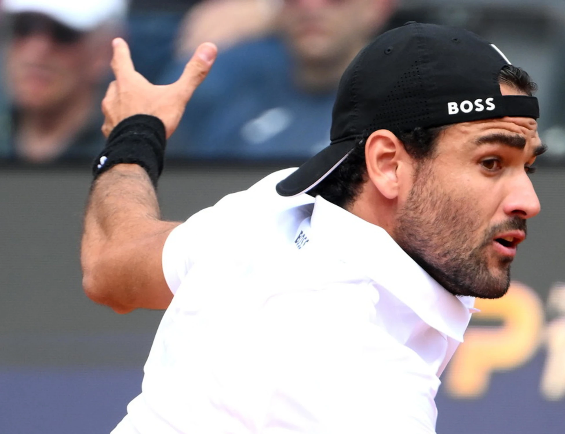 Roma, Berrettini umiliato al primo turno da Popyrin: "Lasciatemi solo nel mio dolore"