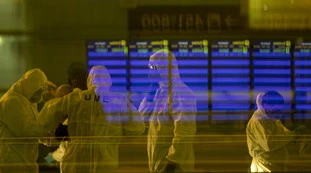 Coronavirus, italiani "untori"? Braccialetto elettronico: la trovata di Hong Kong per evitare il contagio