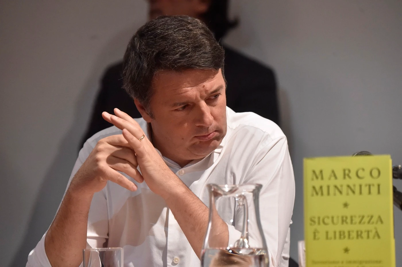 Matteo Renzi, il sondaggio Emg Acqua che seppellisce il Pd: "Il 64%", solo schiaffi per l'ex premier