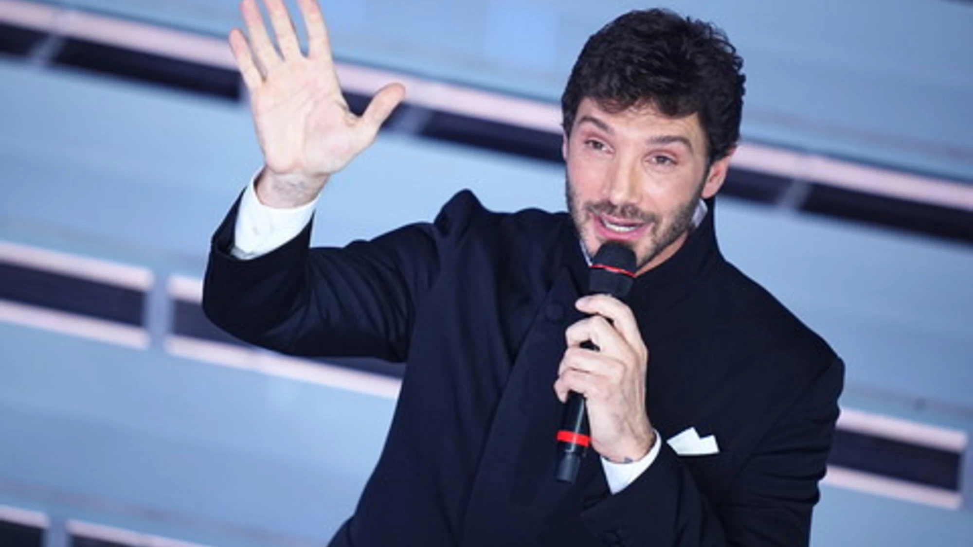 Sanremo, secondo voi chi porterà sul palco De Martino?