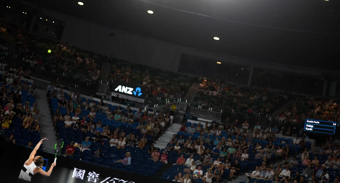 Tennis, follia all'Australian Open: Garbine Muguruza e Johanna Konta ancora in campo alle 3 del mattino