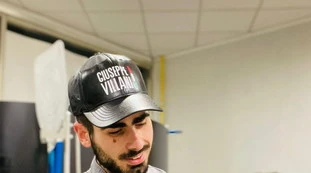 Il pizzaiolo che fa sognare i social si chiama Giuseppe Villani, la nuova star di Tik Tok