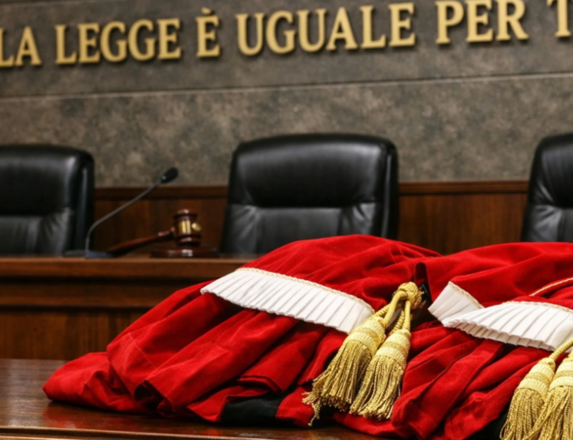 Csm, l'ex pm molesta la collega in hotel? Lui graziato, lei punita