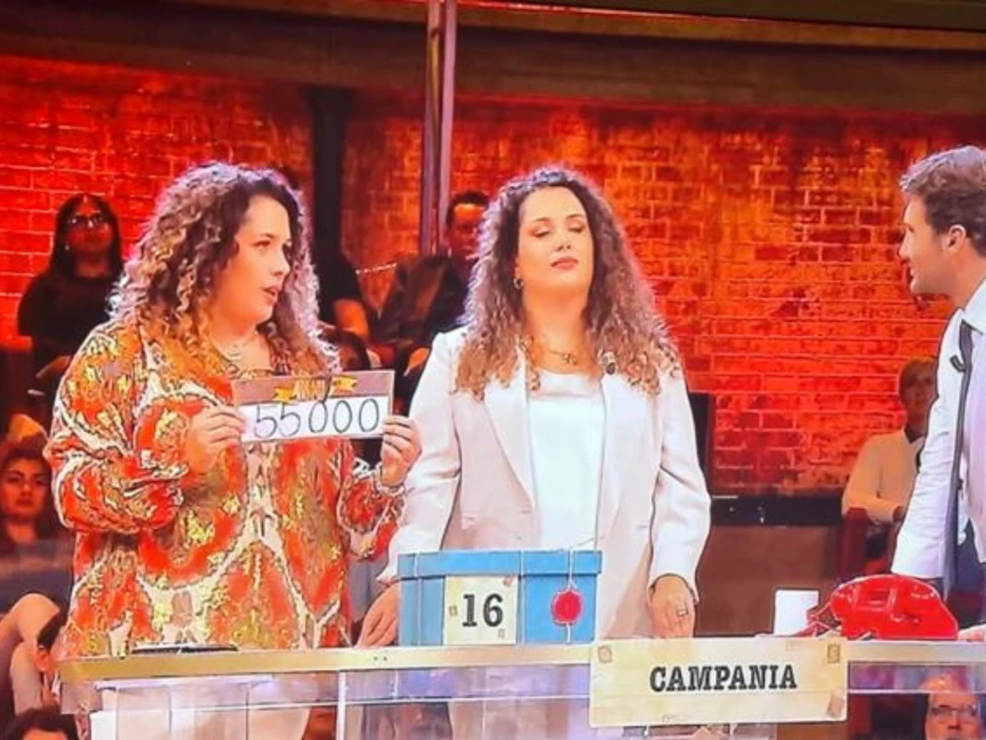 Affari Tuoi, insulti choc a Marianna e Barbara: "Voi non state bene!"