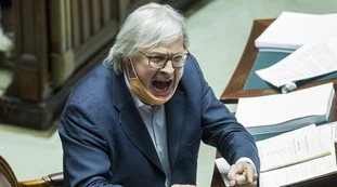 Vittorio Sgarbi sospeso dalla Camera, lo sfogo: "Roberto Fico fascista, è tornata l'Inquisizione"