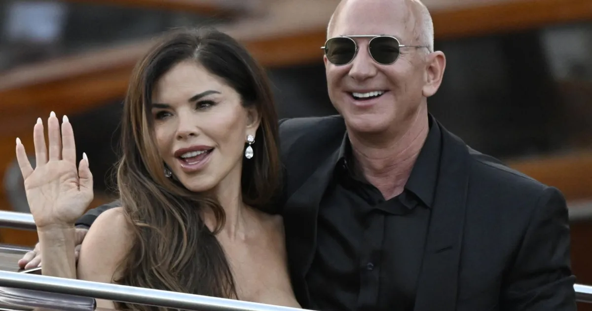 La figlia misteriosa di Jeff Bezos scatenata a Ibiza