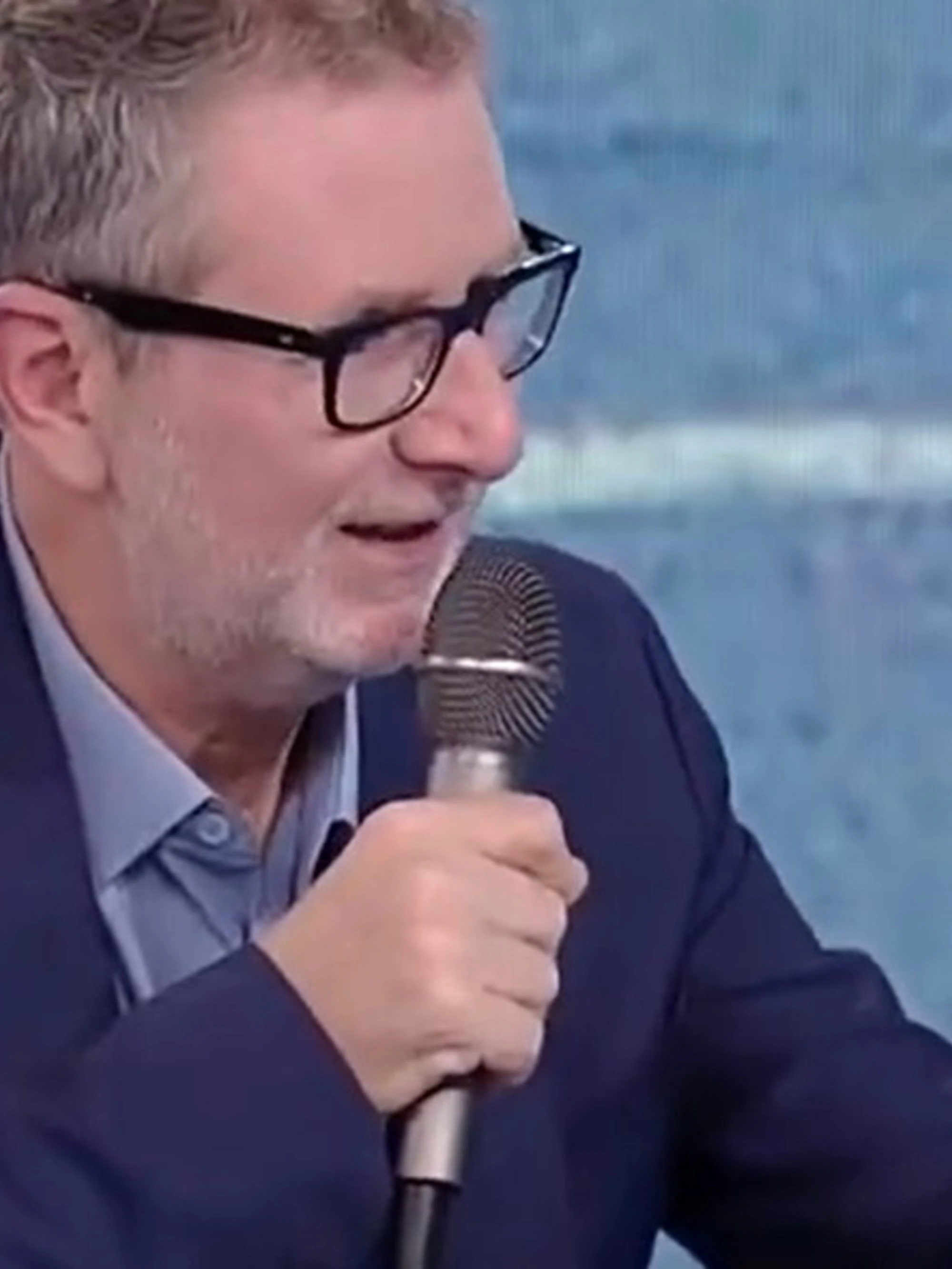 Fabio Fazio torna in tv per incensare Enzo Iacchetti