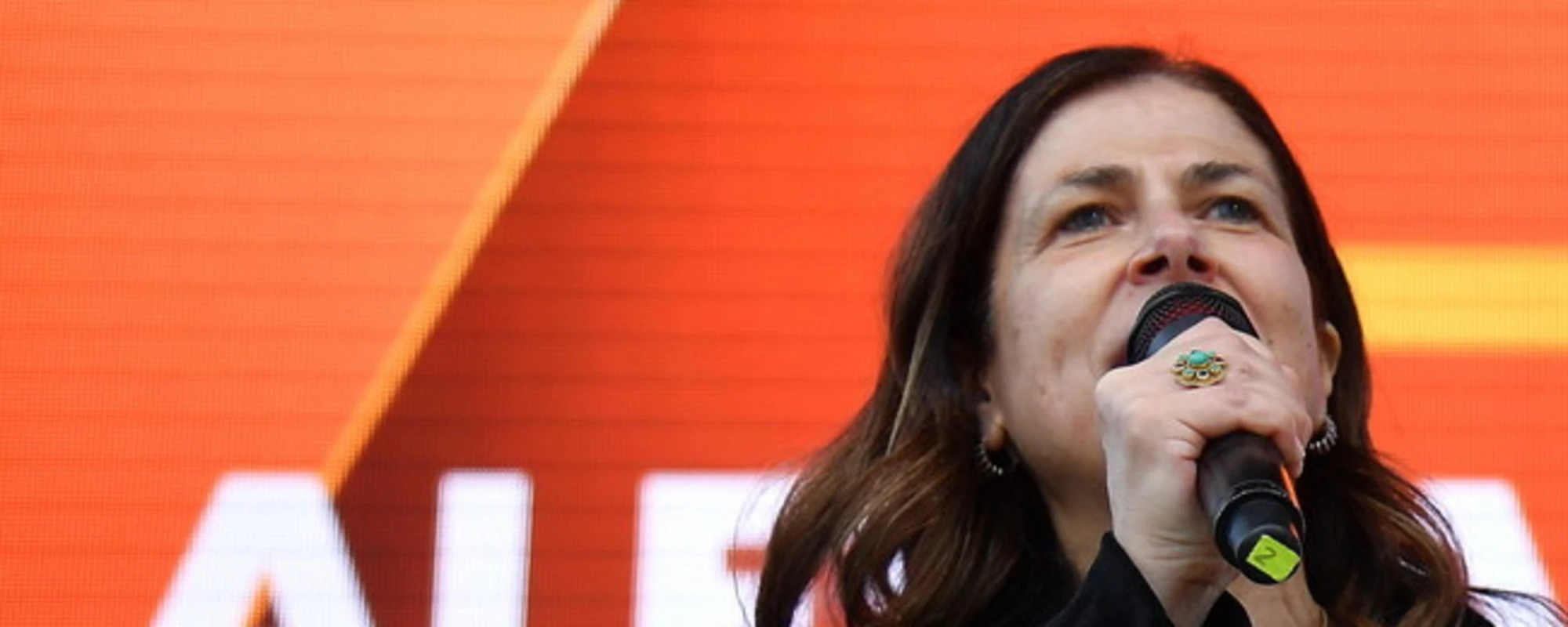 Todde flop <br />nel sondaggio? <br />&quot;M5s fa festa&quot;