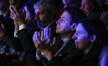 Regionali, Conte e Schlein da Fico? Ma il neo-governatore rimedia subito una figuraccia
