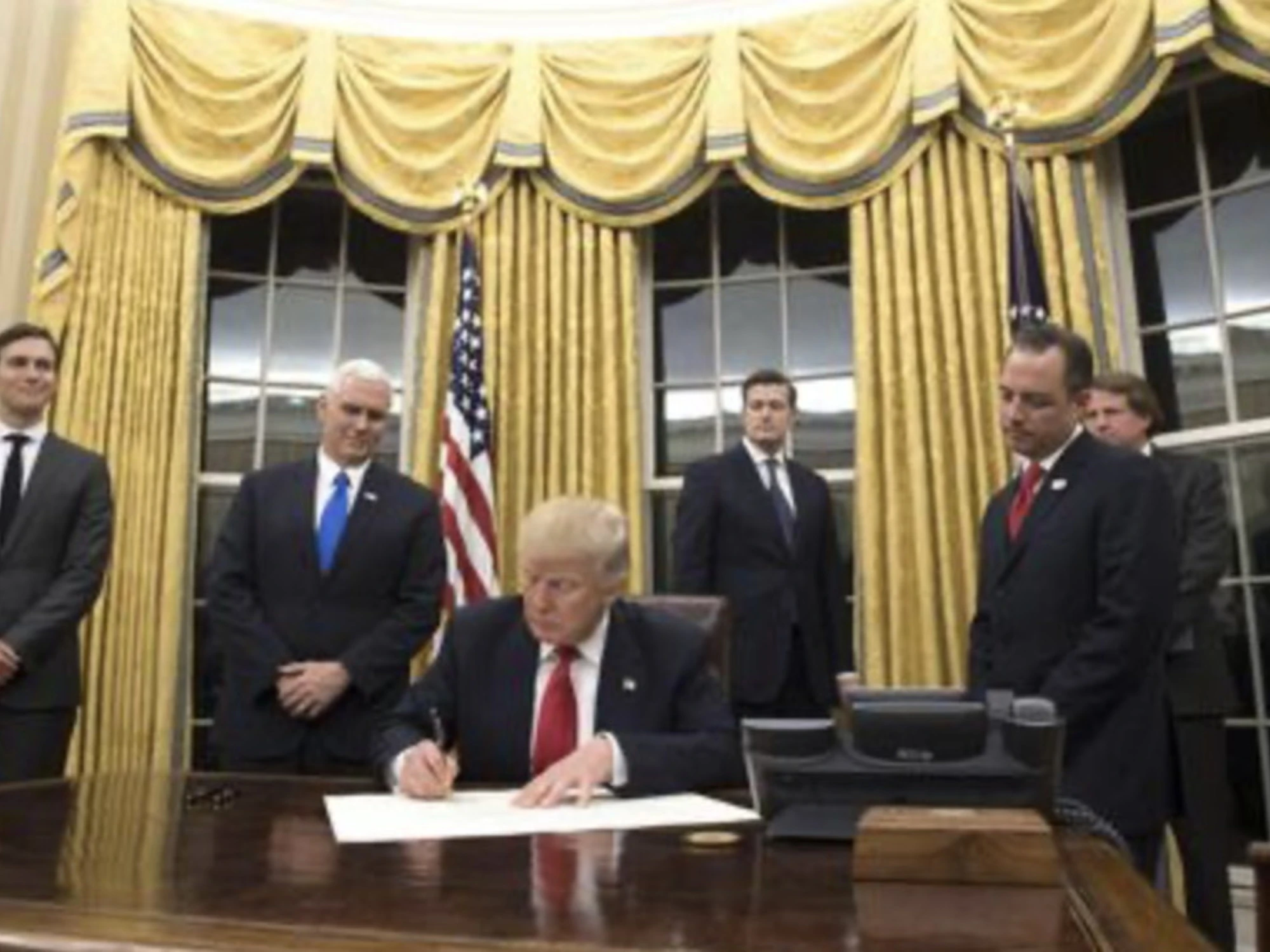 Trump attacca ancora l'Italia nello Studio Ovale: "Si è comportata malissimo"
