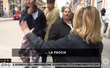 Fuori dal coro, troupe aggredita a Foggia: il video virale