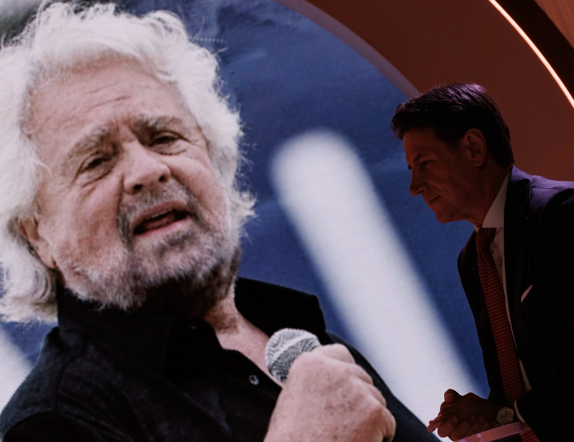 M5s, Beppe Grillo umilia Conte: "Solo sondaggi e poltrone, si sono montati la testa"