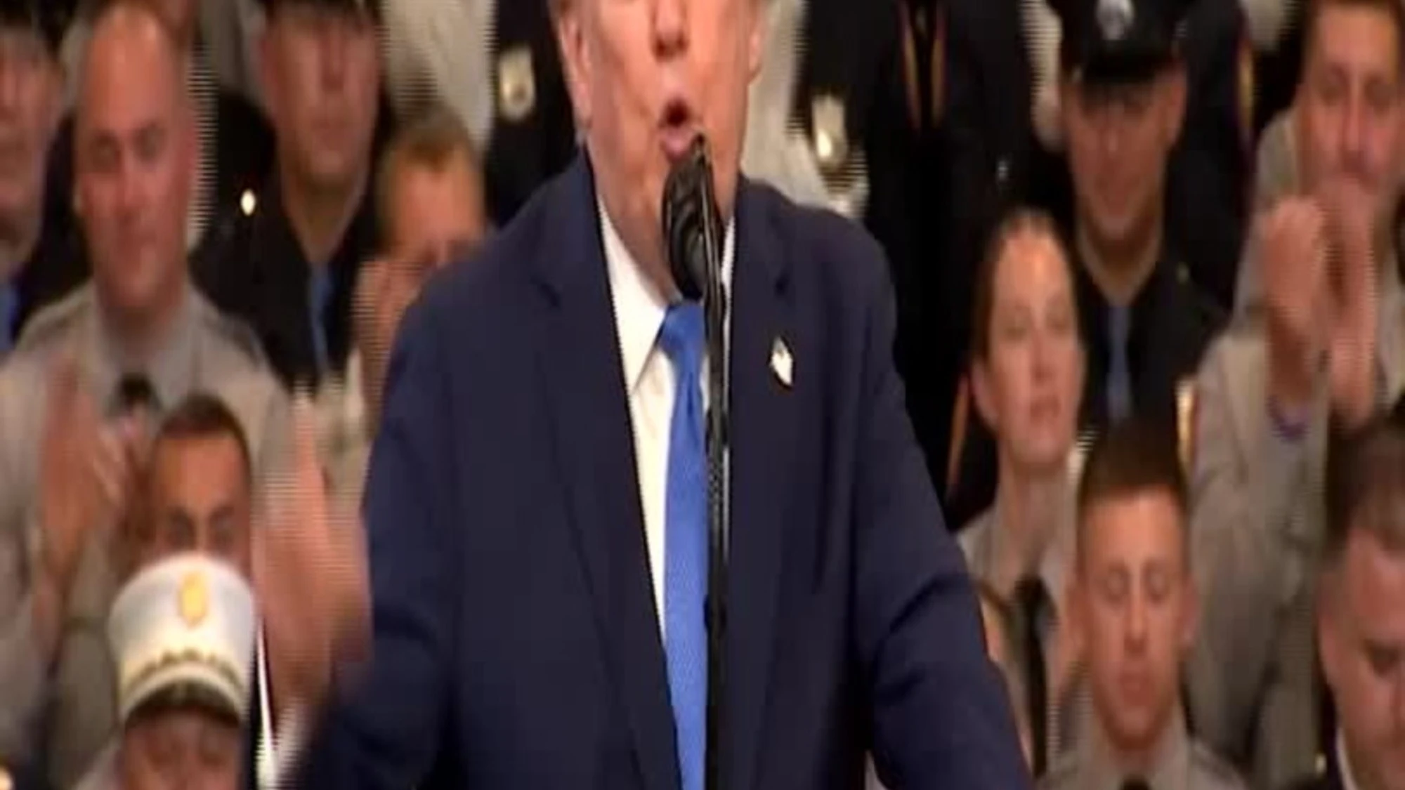 Iran, Trump: "Presto dichiarerò lo Stretto di Hormuz territorio Usa"
