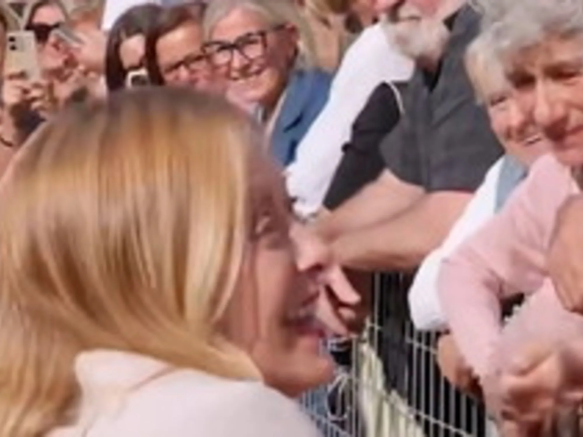 Leggi l'articolo: Il video fa impazzire la sinistra: arriva Meloni? Tripudio mai visto