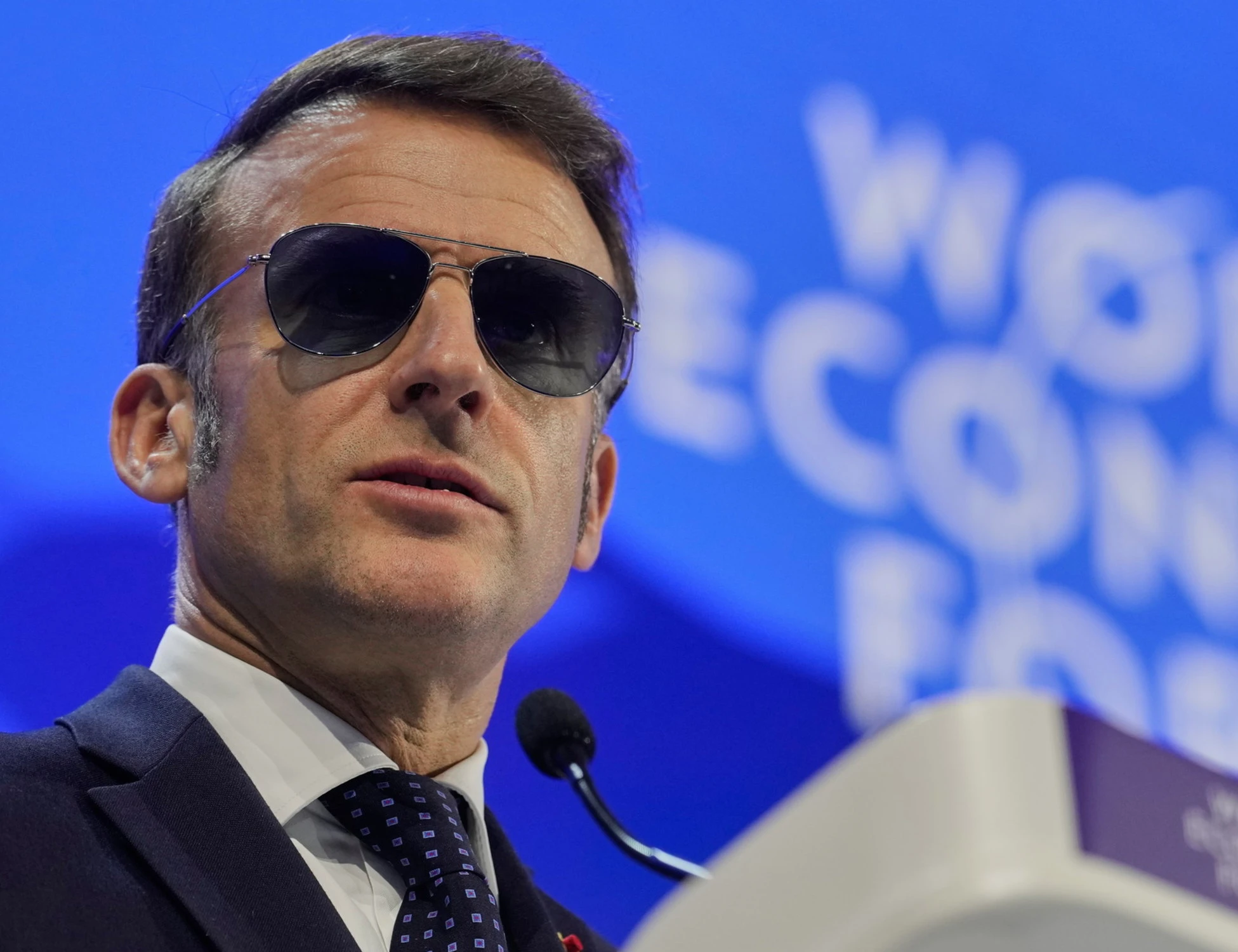 Emmanuel Macron, il bluff dietro la sfida a Donald Trump