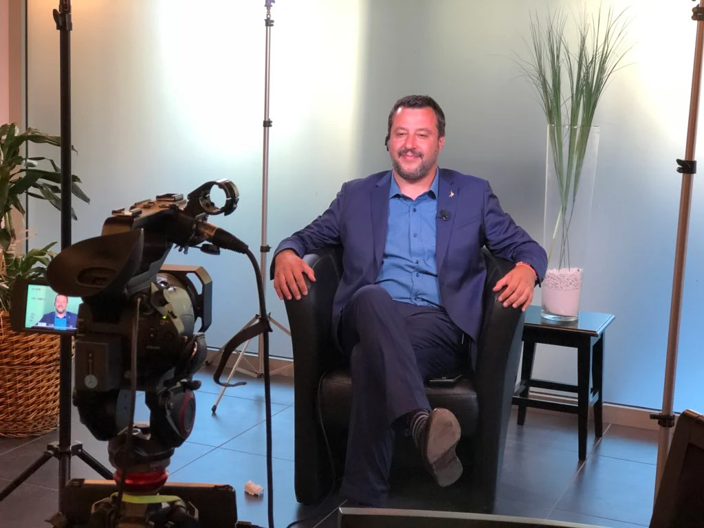 Otto e mezzo, Matteo Salvini e la foto dietro le quinte prima della diretta: come si prepara al ciclone Gruber