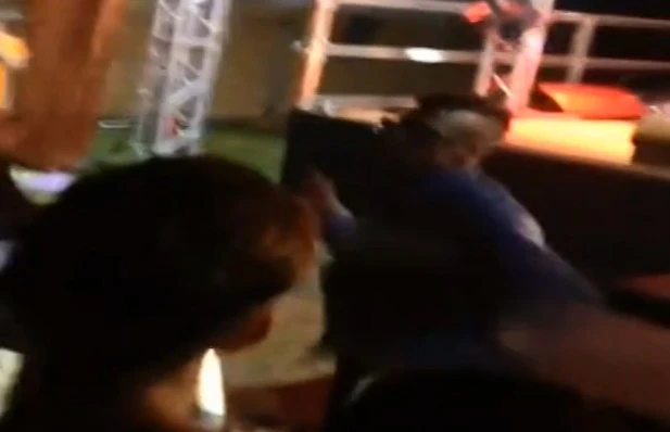 Striscia la Notizia demolisce Achille Lauro: il video, brutale pugno faccia al ragazzino tra il pubblico