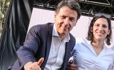 Referendum, Giuseppe Conte a piazza del Popolo: "Ci vogliono far tornare all'Ancien Regime"