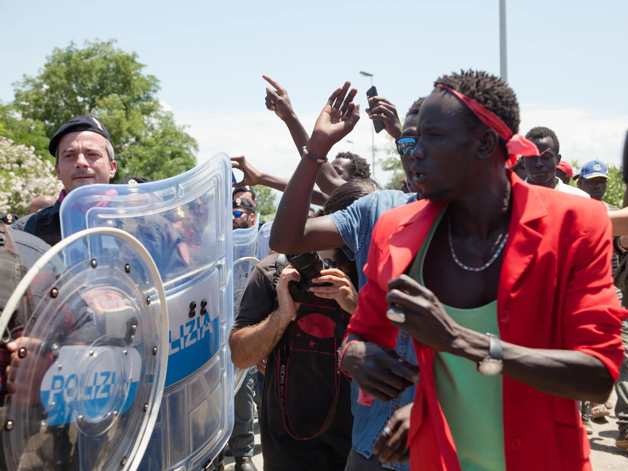 Immigrazione, la sentenza: dobbiamo risarcire l'irregolare condannato 23 volte