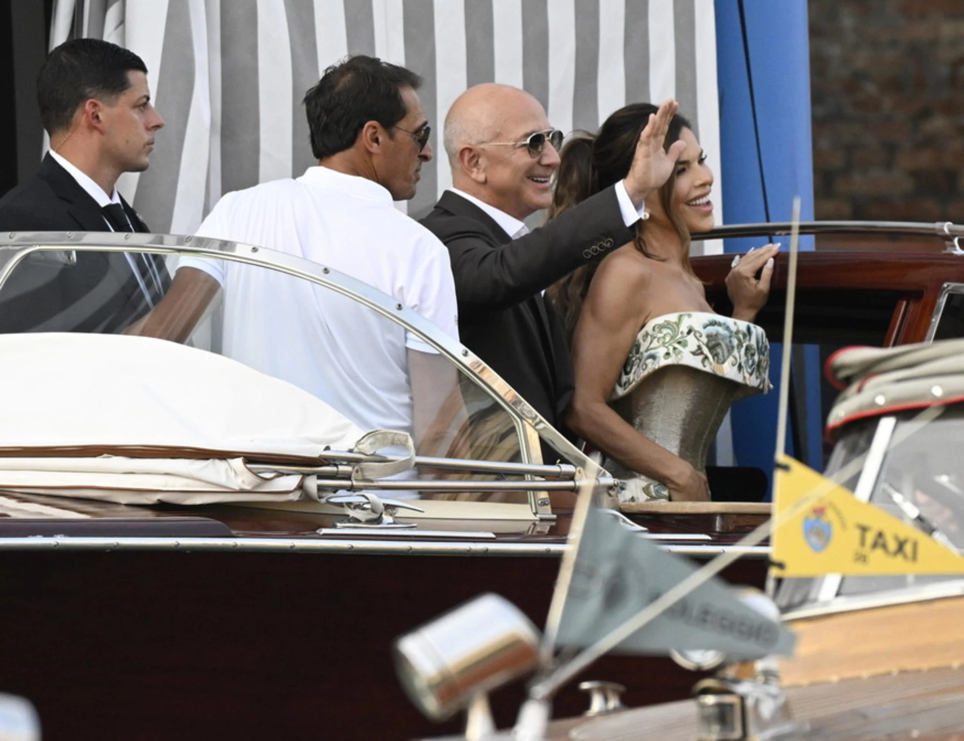 Bezos e Lauren, come si è aperto il matrimonio: Venezia, sinistra in tilt