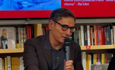 "Dove la luce ritorna", il nuovo romanzo di Marco Liorni. Don Antonio Coluccia: "Dedicate tempo ai figli. L’ascolto fa miracoli"