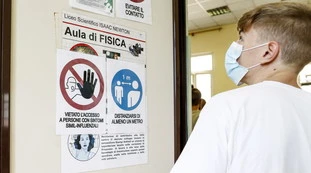 Dpcm, Giuseppe Conte e le mascherine in casa: "Forte raccomandazione con persone non conviventi"