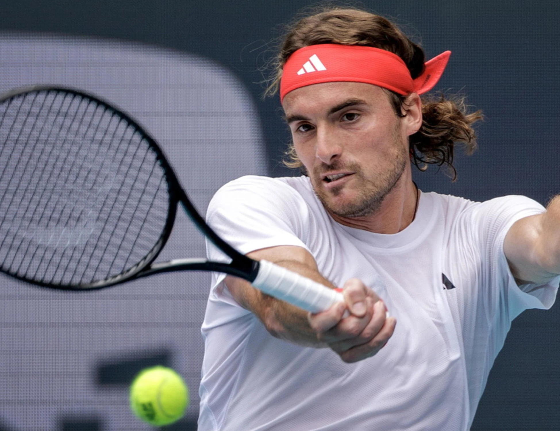 Stefanos Tsitsipas è disperato: a cosa lo costringe Jannik Sinner