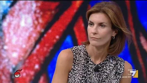 Alessandra Moretti, disastro a DiMartedì: elogia il motto fascista, risate in studio