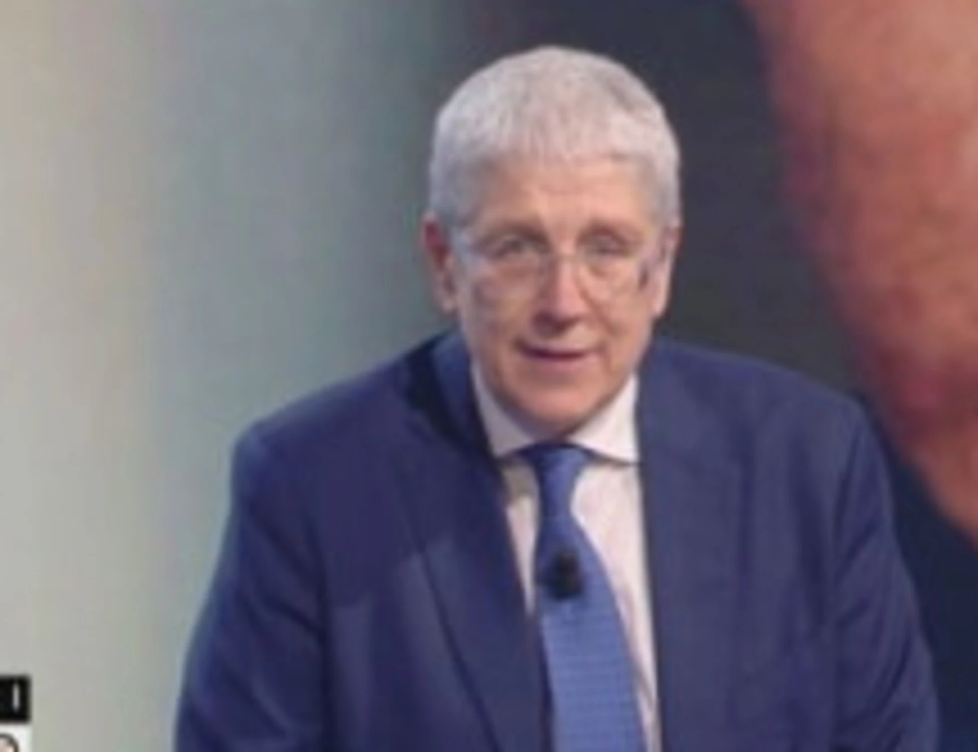 Fuori dal coro, torna Mario Giordano: il suo primo ospite