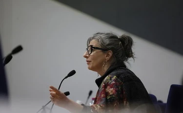 Francesca Albanese fuori controllo: si paragona a Dante Alighieri