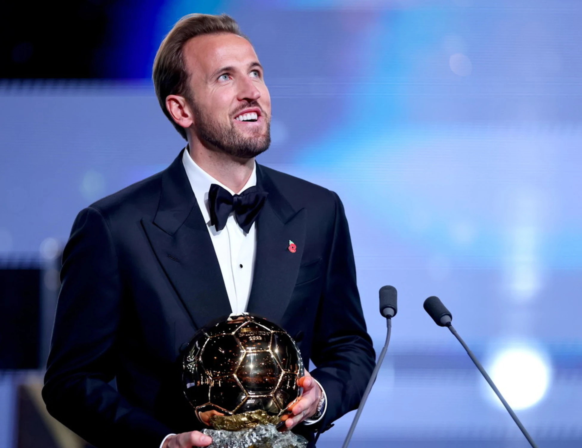 Harry Kane vince il Pallone d'oro. Mbappè a bocca asciutta, Messi non va