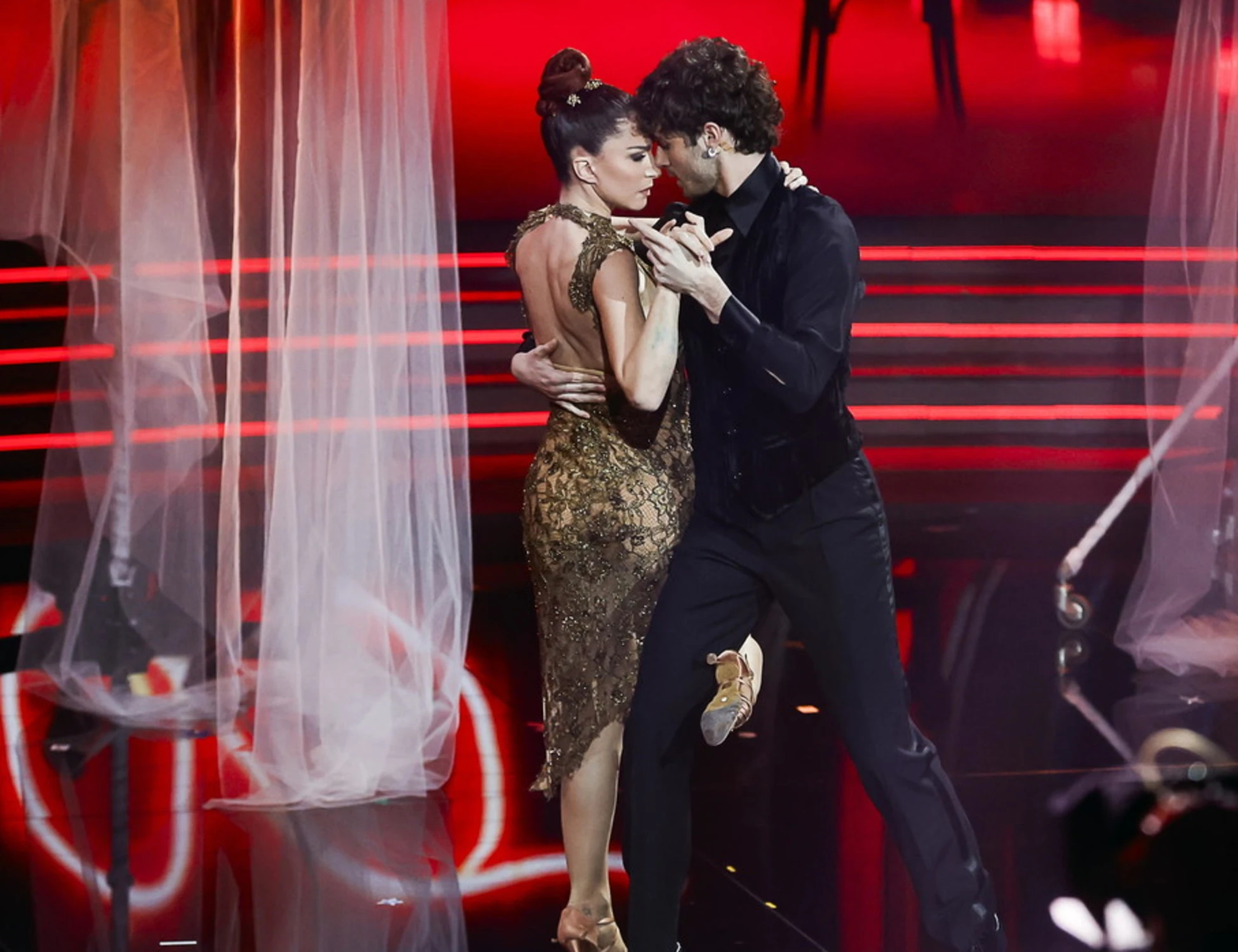 Ballando con le stelle, vince Andrea Delogu. Il video rivelatore con Perotti