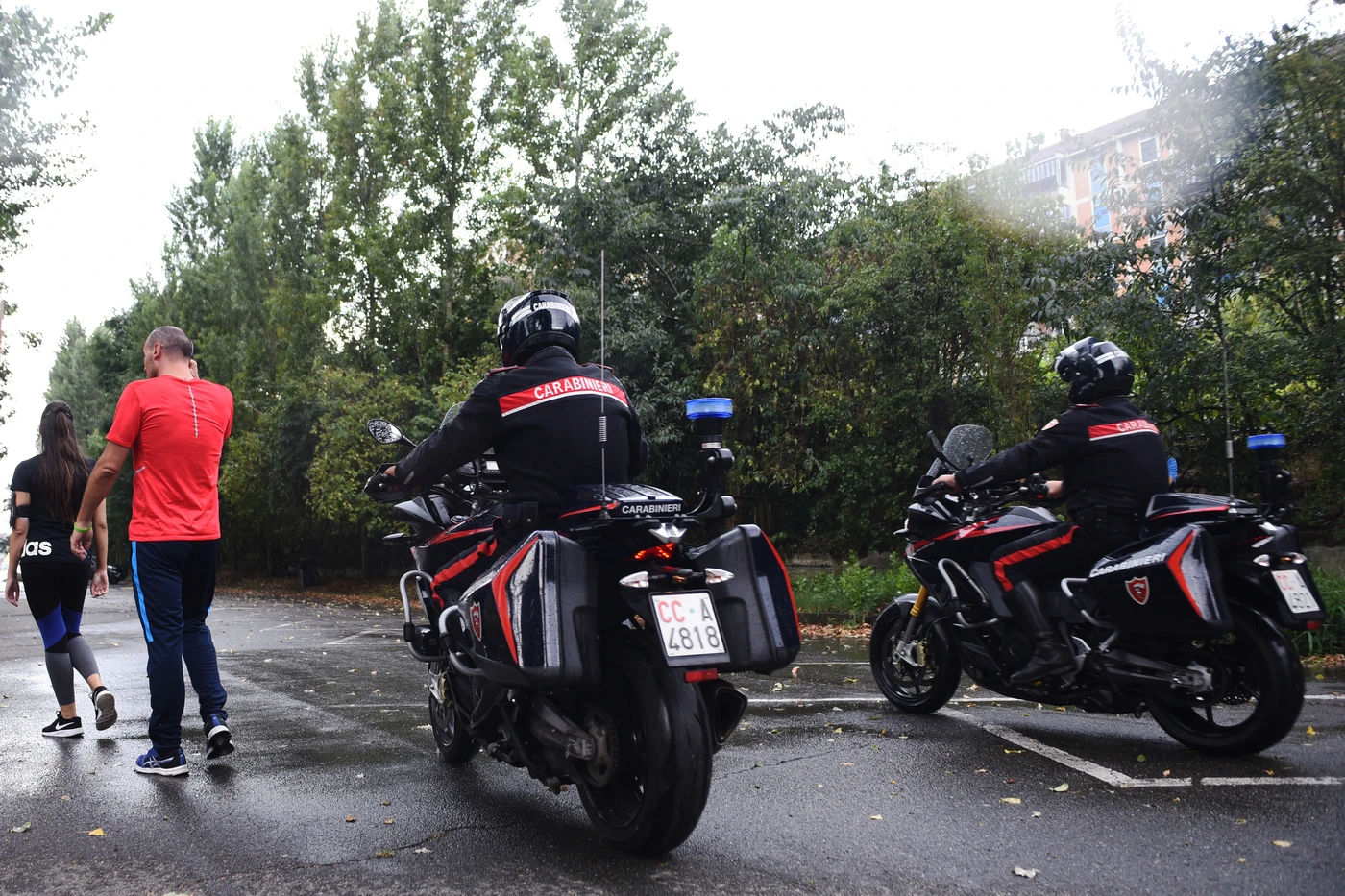 Bolzano, 15enne stuprata mentre tornava a casa da scuola: ricercati due nigeriani