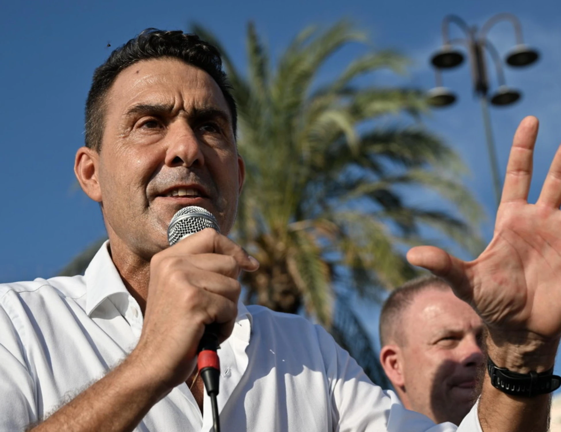 Vannacci, il sondaggio Swg per Mentana conferma il calo: i numeri, cosa sta cambiando