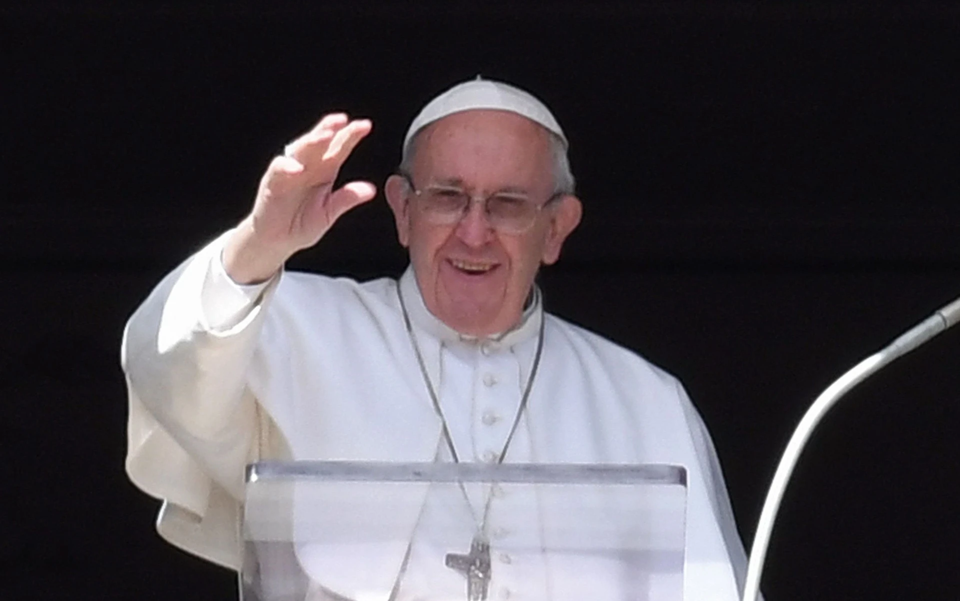 Papa Francesco, attacco senza precedenti: "Chi va a prostitute è un criminale, è una tortura per le donne"