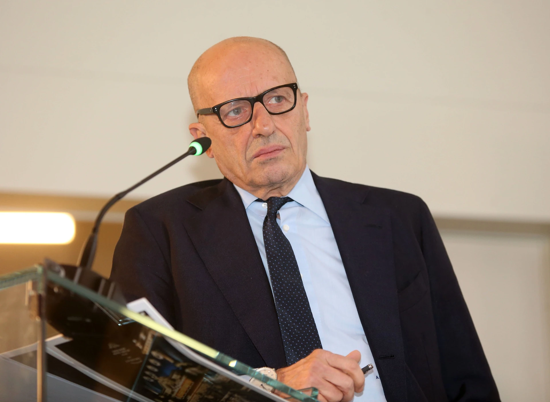 Alessandro Sallusti, l'avvertimento a Salvini su tasse e spread: "Sarai anche Dio, ma ci mandi all'inferno"