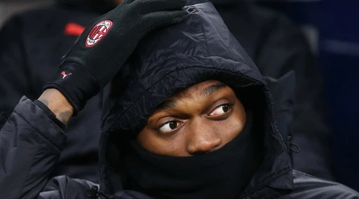 Milan, Leao in panchina e Pioli travolto: cosa è successo davvero