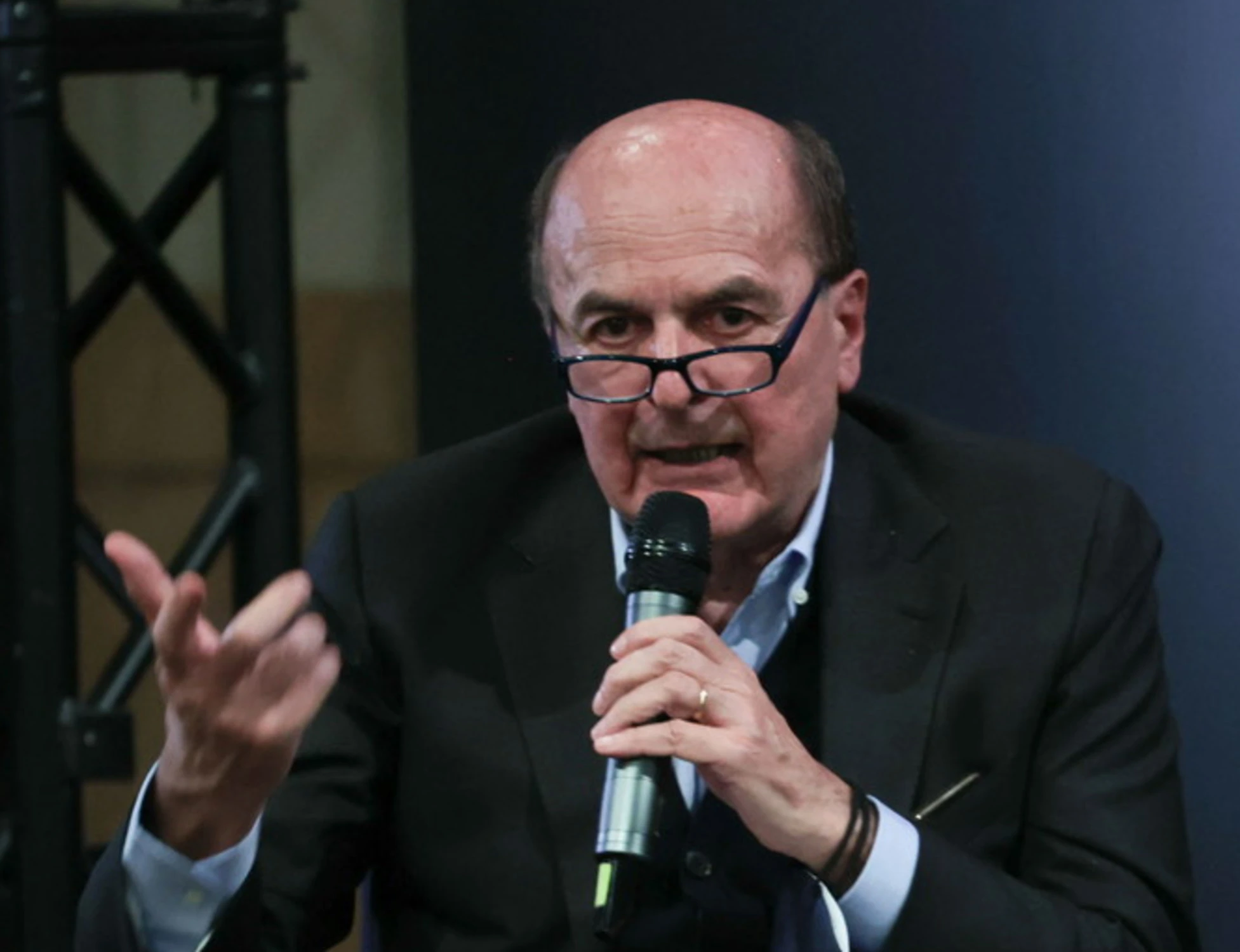 Pierluigi Bersani lancia il concorso per cambiar nome al campo largo