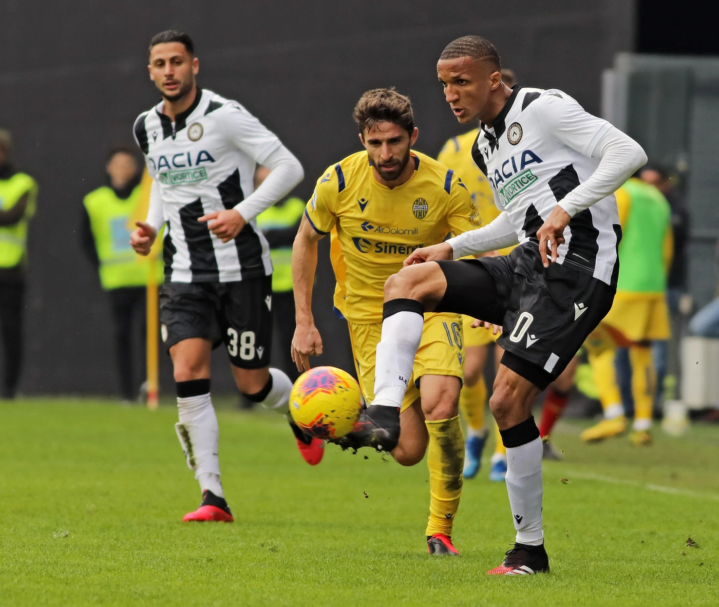 Udinese-Verona senza reti: Hellas, la Roma a 4 punti. Sorridono anche i friulani
