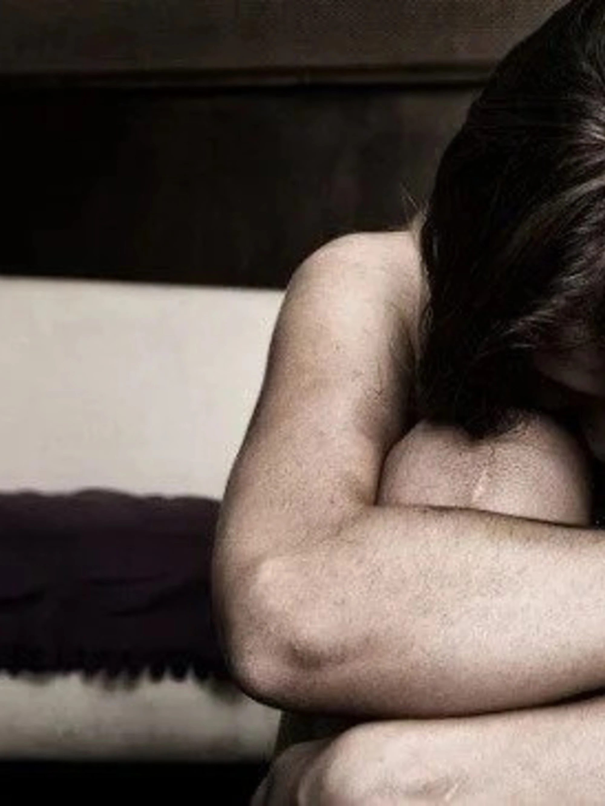 Perugia, finge di offrirle lavoro e violenta 21enne: il video dell'orrore dell'afghano