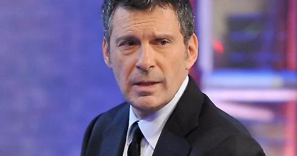 Fabrizio Frizzi, le prime parole dopo il malore: "Mi hanno ripreso per i capelli, combatto per tornare"