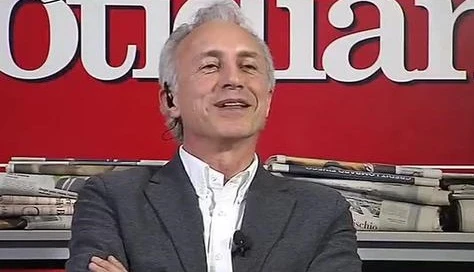 Marco Travaglio ridicolizza Luigi Zanda, come gode il direttore grillino: "Grazie, ha ri-ucciso il Pd"